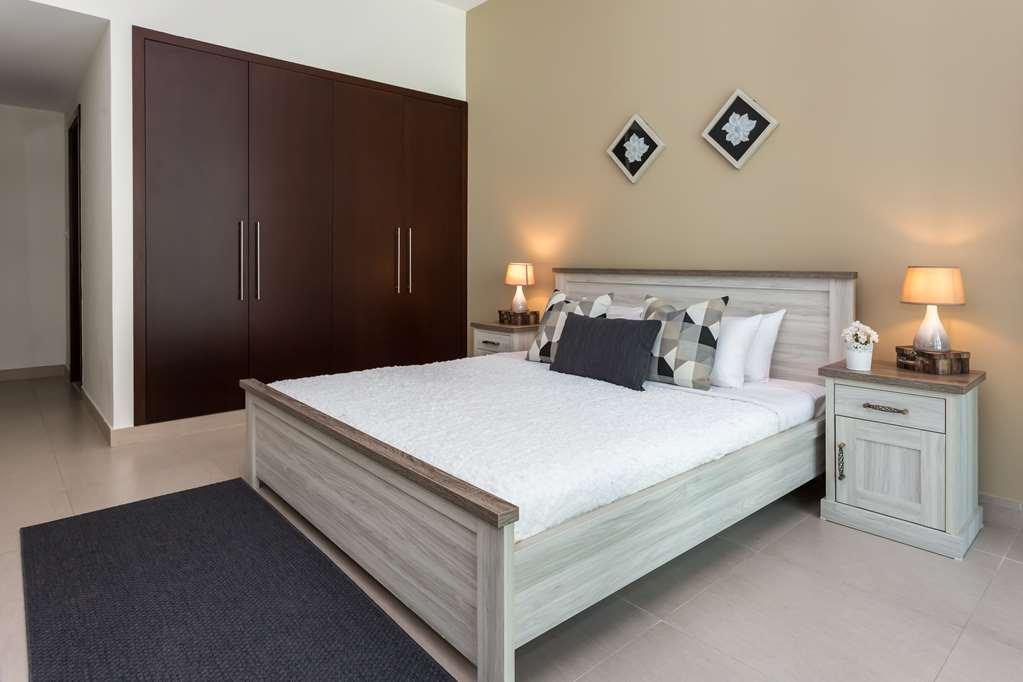 Higuests - Wharf Hotel Dubai