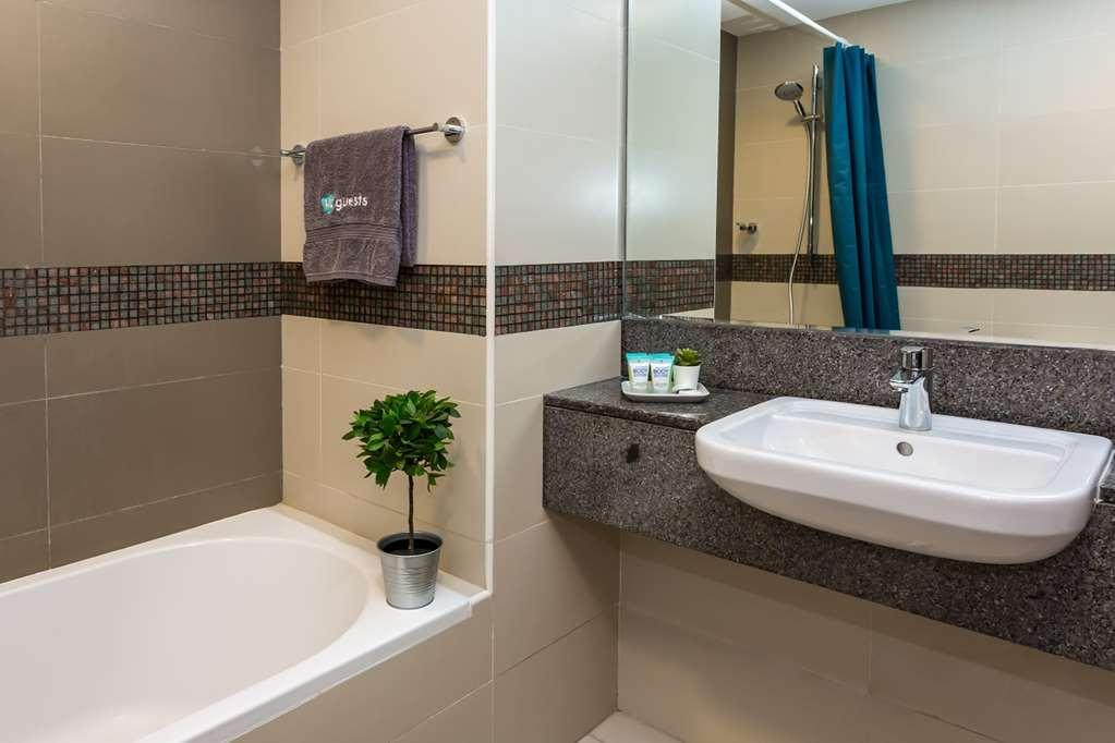 Higuests - Wharf Hotel Dubai